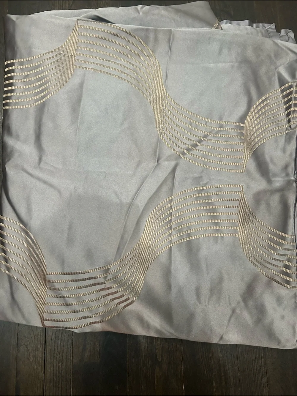 Luxury Wave-Embroidered Duvet Cover in Light Gray and Gold